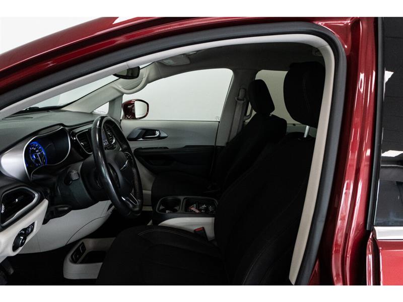 2020
Chrysler
Pacifica