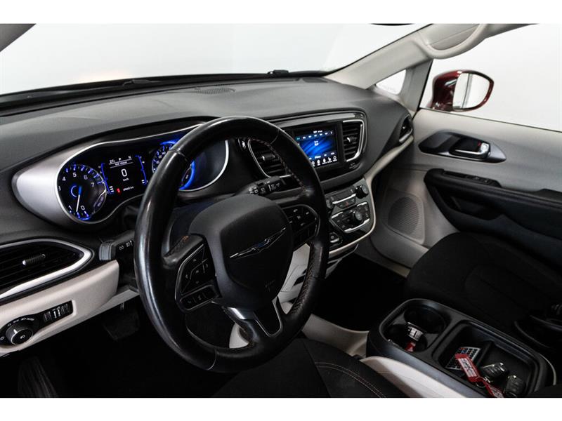 2020
Chrysler
Pacifica