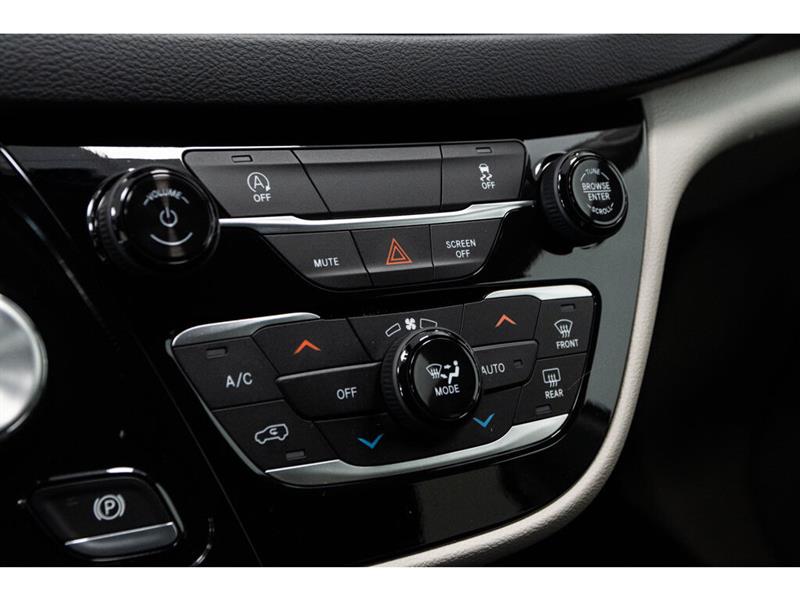 2020
Chrysler
Pacifica